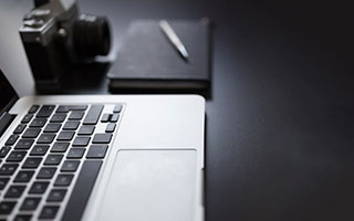 春秋电子(603890.SH)：公司控股股东薛革文累计质押6040万股，占公司总股本13.76%